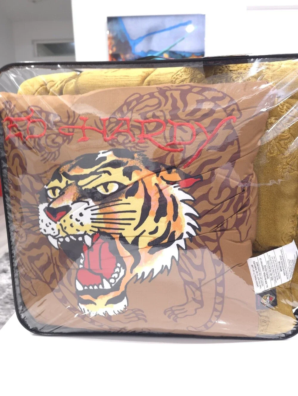 Ed Hardy QUEEN 4-Piece Full/Queen Gold Embossed Luxurious Plush Comforter Set